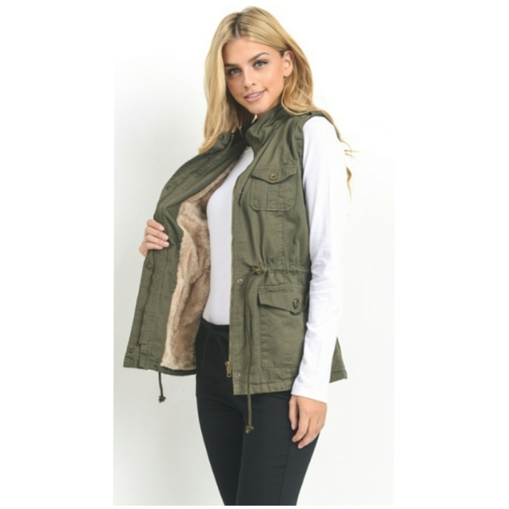 Utility vest arriving soon - Picture 2 of 6